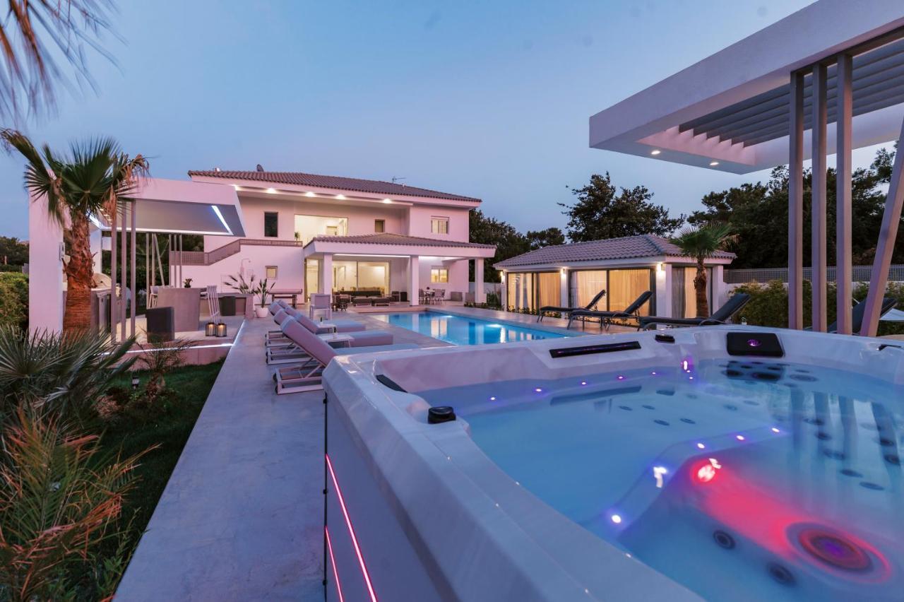 M Mansion Villa Pefki Eksteriør billede