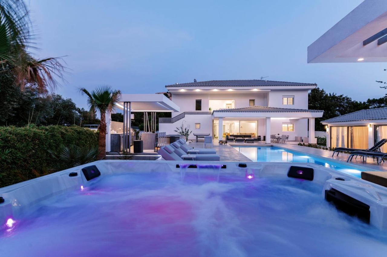 M Mansion Villa Pefki Eksteriør billede