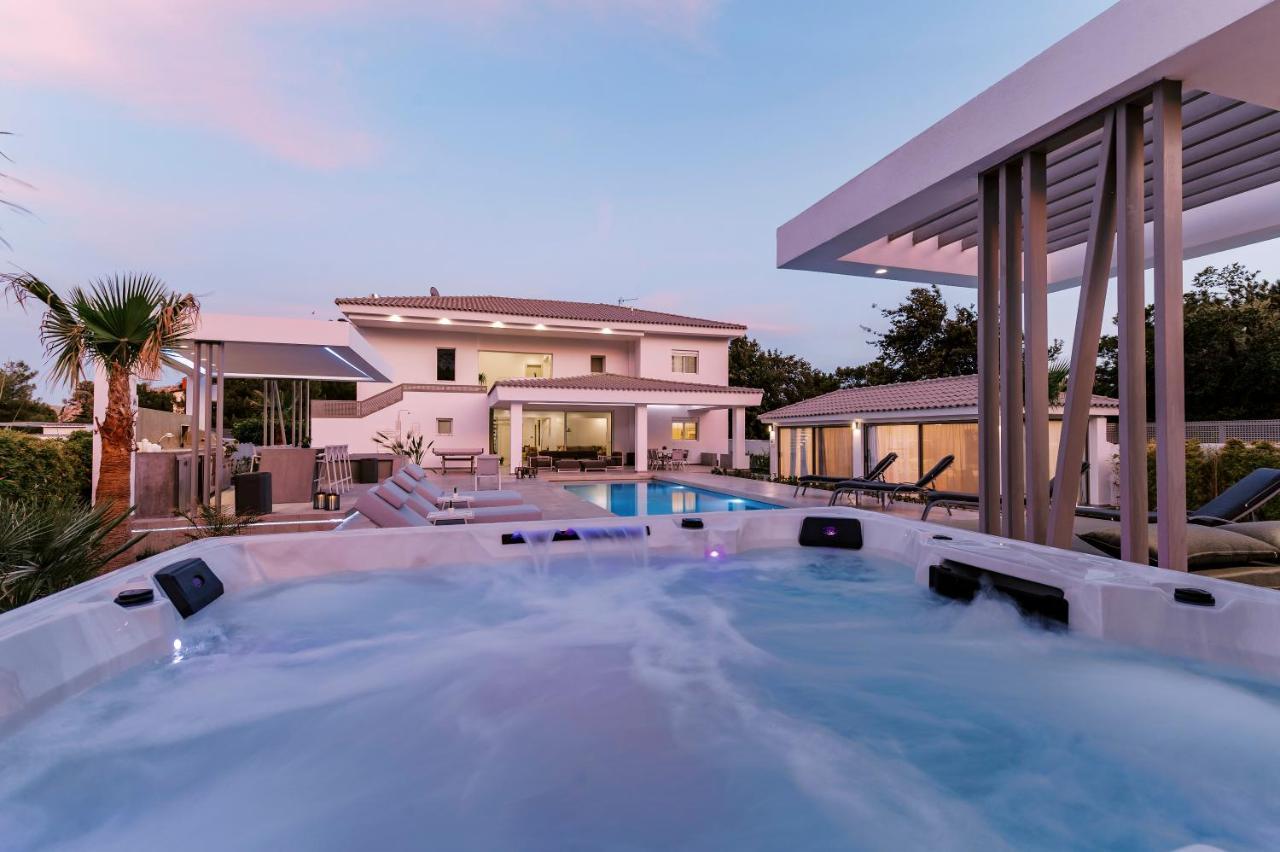 M Mansion Villa Pefki Eksteriør billede
